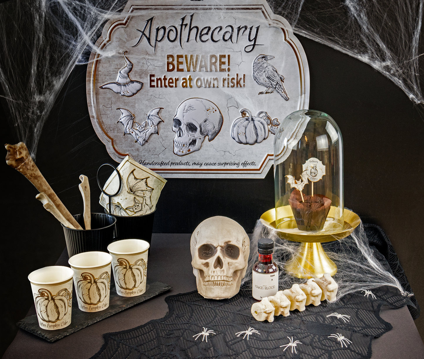 Creepy Curiosities Bekers